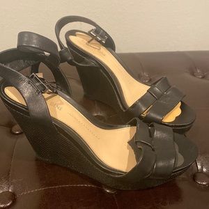Gianni Bini brand new never worn platform shoes black size 8